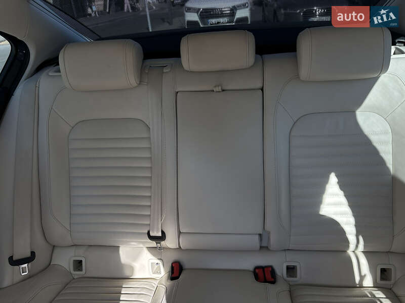 Седан Volkswagen Passat 2016 в Львове