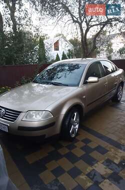 Седан Volkswagen Passat 2002 в Надворной