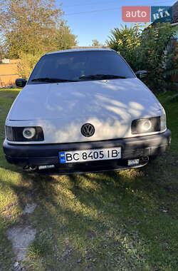 Седан Volkswagen Passat 1990 в Самборе