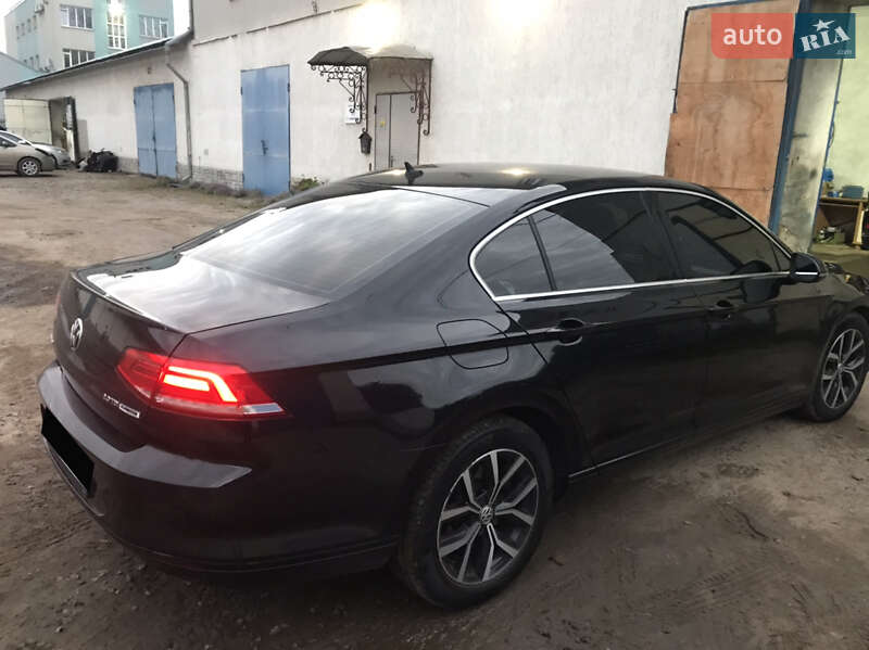 Седан Volkswagen Passat 2017 в Львові