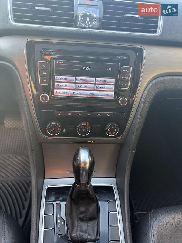 Седан Volkswagen Passat 2013 в Черновцах