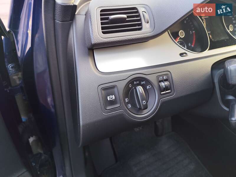 Седан Volkswagen Passat 2009 в Луцке