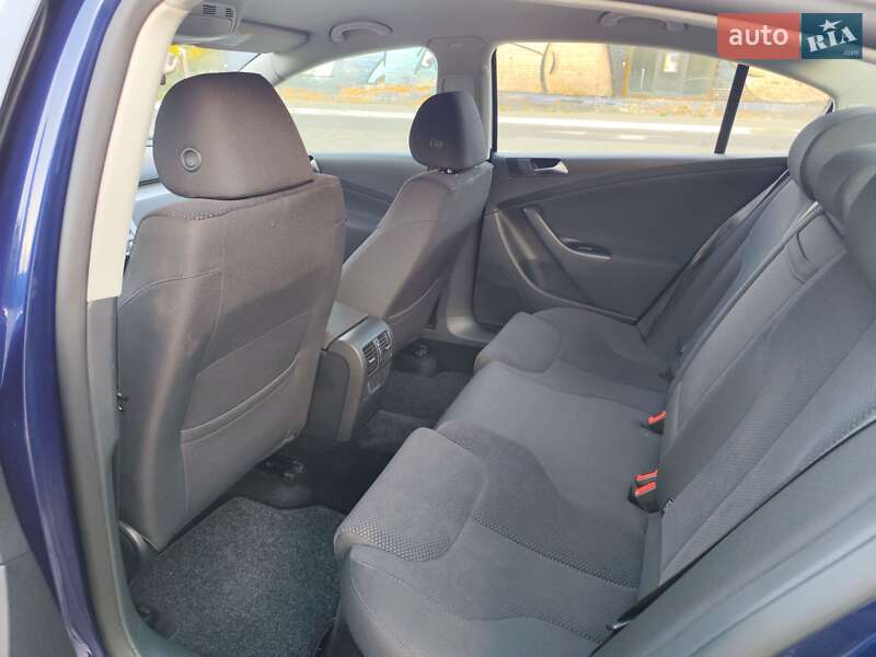 Седан Volkswagen Passat 2009 в Луцке