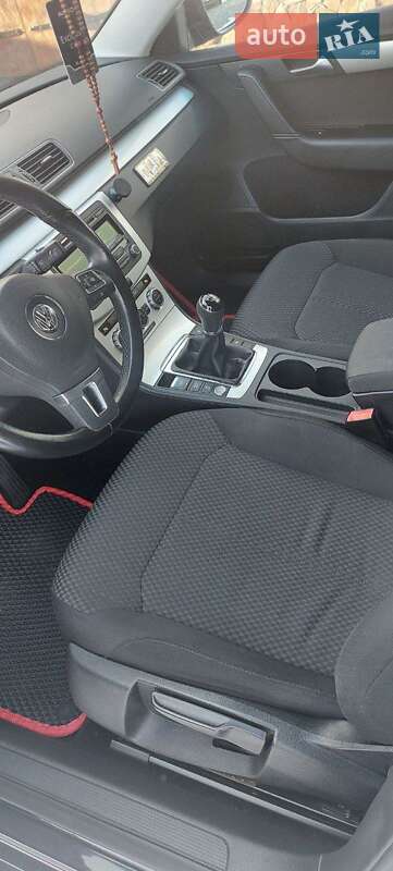 Седан Volkswagen Passat 2012 в Сторожинце