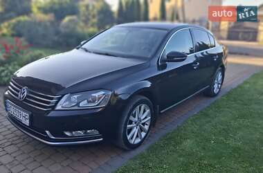 Седан Volkswagen Passat 2012 в Львові