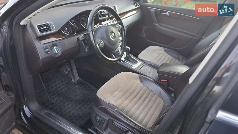 Седан Volkswagen Passat 2012 в Львові