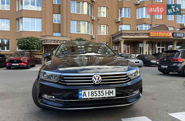 Универсал Volkswagen Passat 2015 в Киеве