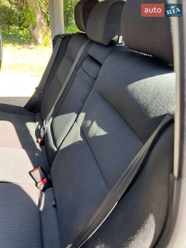 Универсал Volkswagen Passat 2002 в Львове