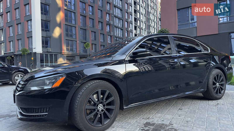 Седан Volkswagen Passat 2012 в Івано-Франківську