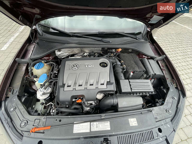 Седан Volkswagen Passat 2012 в Львове