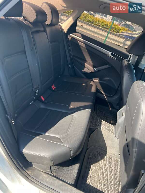 Седан Volkswagen Passat 2017 в Киеве