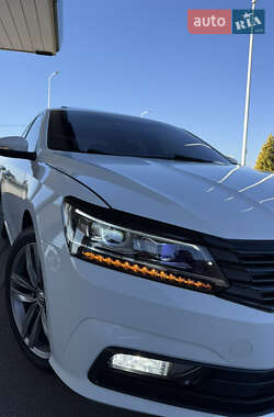 Седан Volkswagen Passat 2017 в Днепре