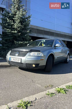 Седан Volkswagen Passat 2004 в Киеве