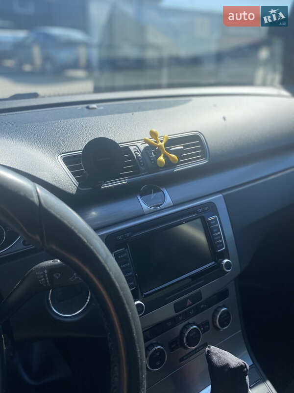 Универсал Volkswagen Passat 2013 в Ивано-Франковске