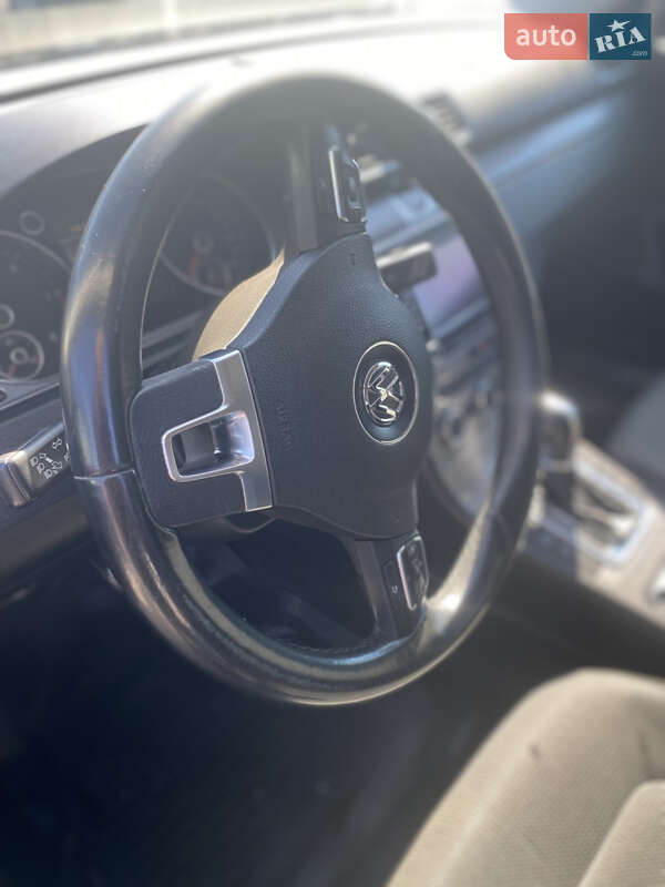 Универсал Volkswagen Passat 2013 в Ивано-Франковске