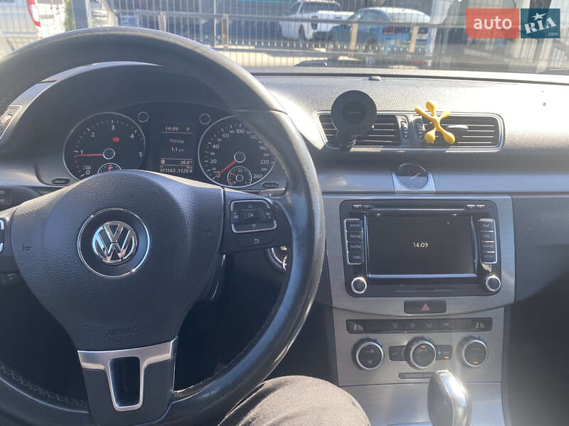 Универсал Volkswagen Passat 2013 в Ивано-Франковске