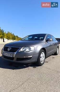 Седан Volkswagen Passat 2005 в Харкові