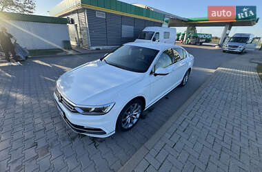 Седан Volkswagen Passat 2019 в Ивано-Франковске