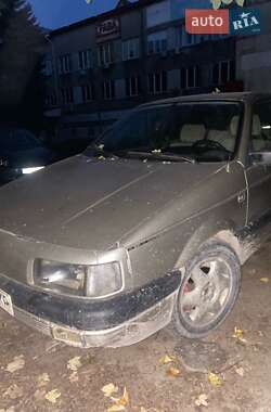 Седан Volkswagen Passat 1990 в Львове