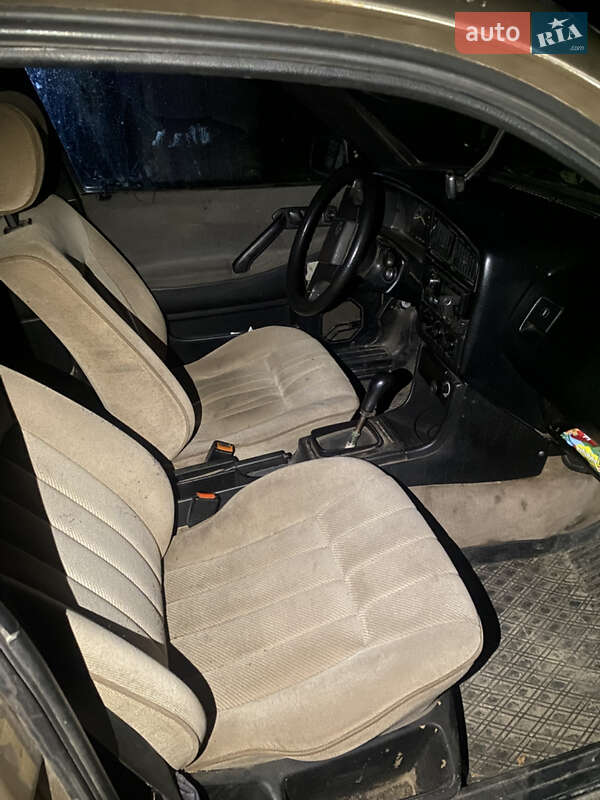 Седан Volkswagen Passat 1990 в Львове