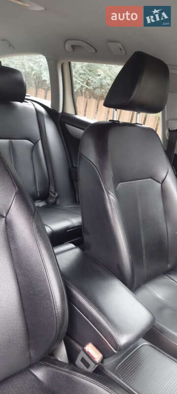 Універсал Volkswagen Passat 2012 в Нововолинську