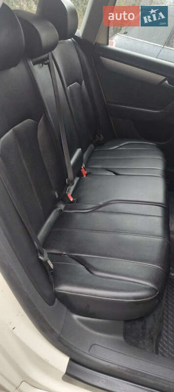 Універсал Volkswagen Passat 2012 в Нововолинську