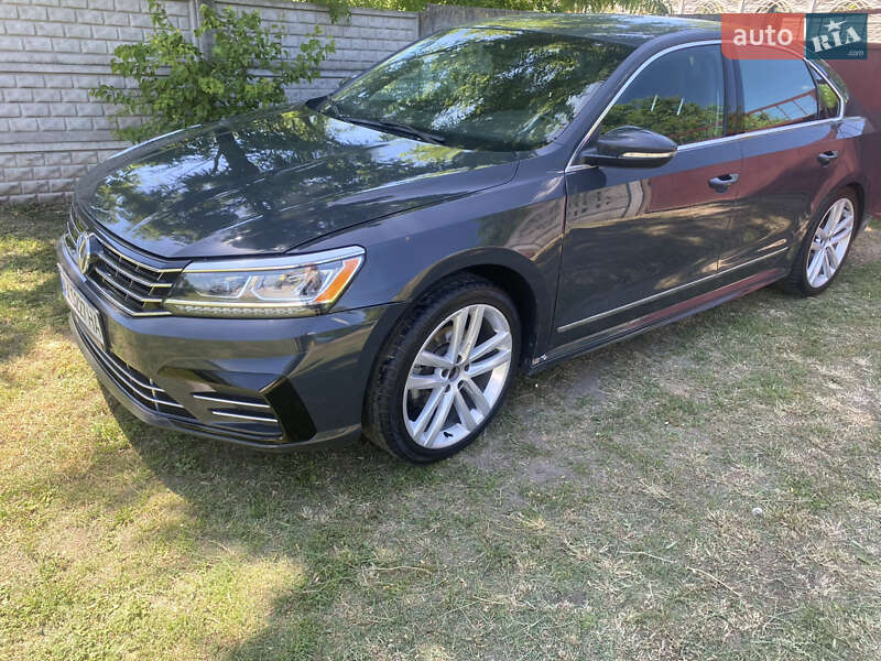 Седан Volkswagen Passat 2017 в Киеве