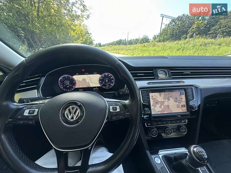 Седан Volkswagen Passat 2015 в Рівному
