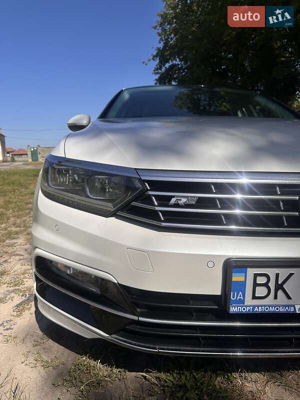 Седан Volkswagen Passat 2015 в Рівному