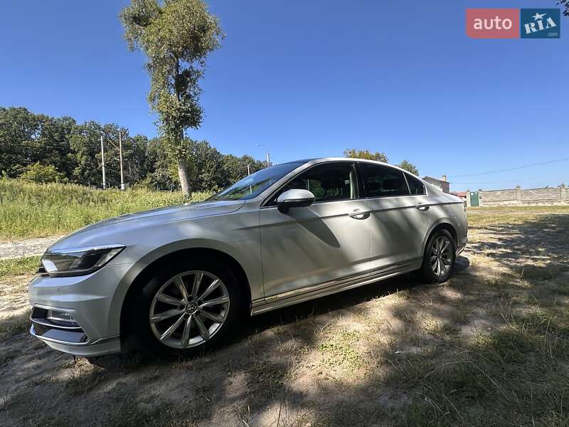 Седан Volkswagen Passat 2015 в Рівному