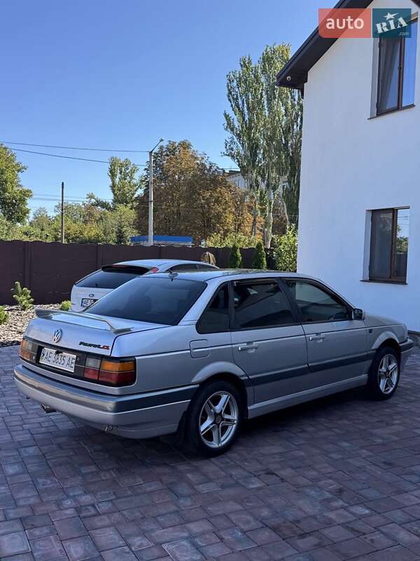 Седан Volkswagen Passat 1988 в Кривом Роге