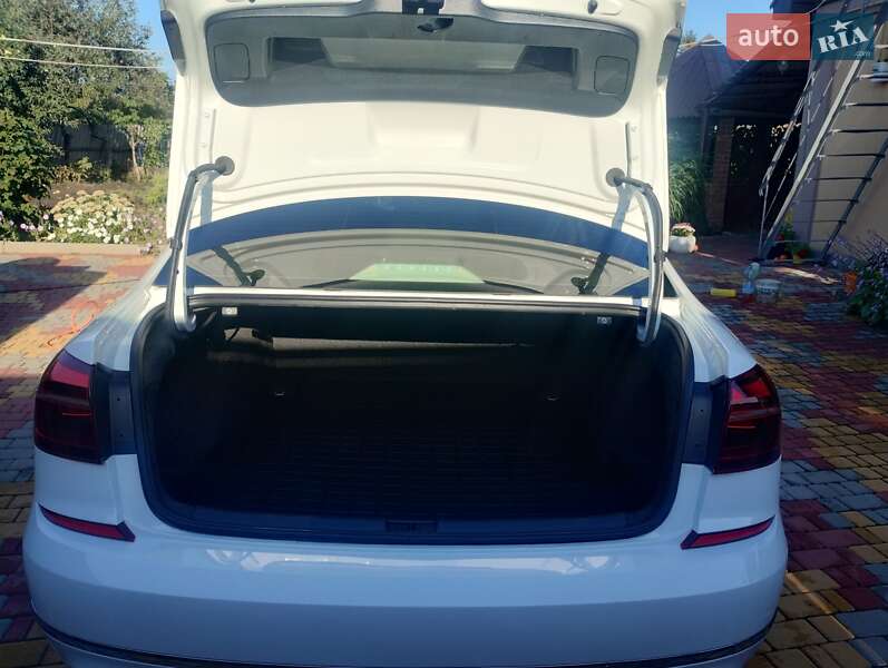 Седан Volkswagen Passat 2018 в Мерефа