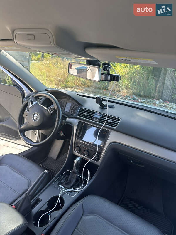 Седан Volkswagen Passat 2013 в Киеве