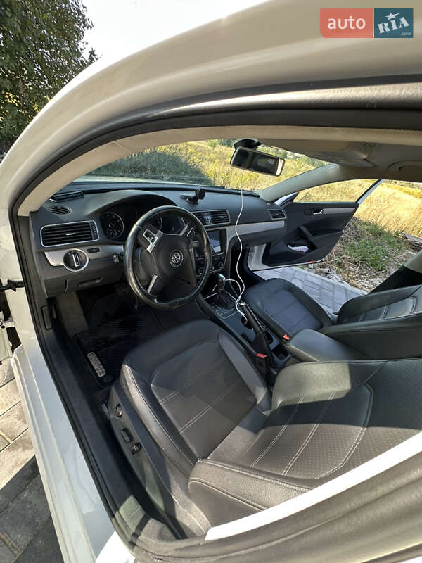Седан Volkswagen Passat 2013 в Киеве