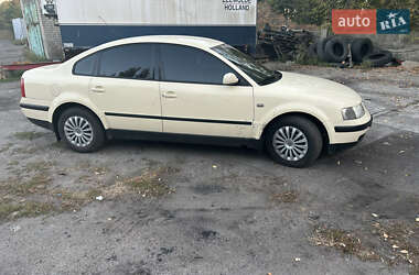 Седан Volkswagen Passat 2000 в Першотравенську