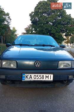 Седан Volkswagen Passat 1990 в Киеве