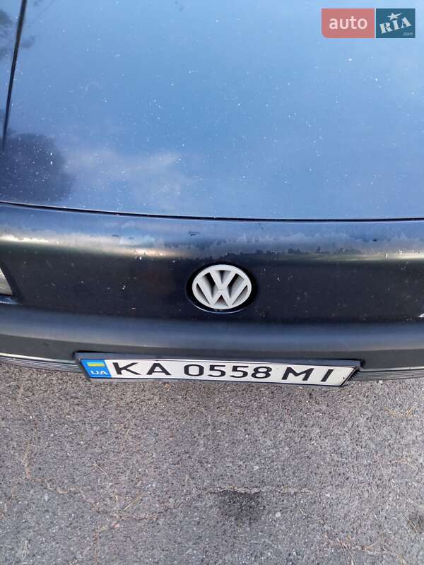 Седан Volkswagen Passat 1990 в Киеве