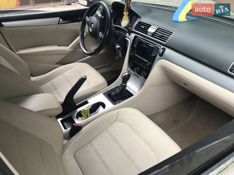 Седан Volkswagen Passat 2013 в Ромнах