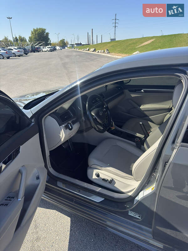 Седан Volkswagen Passat 2017 в Днепре