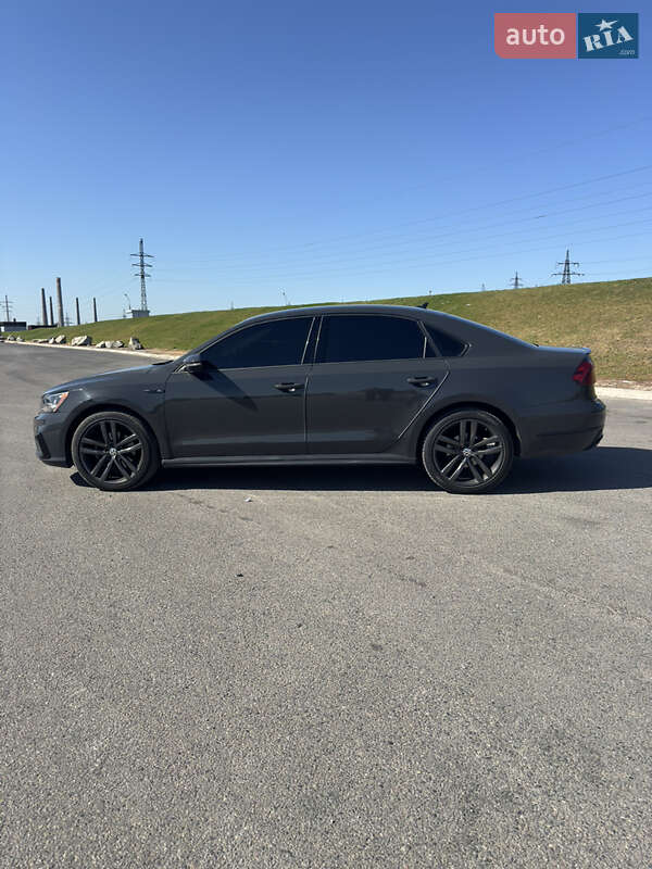 Седан Volkswagen Passat 2017 в Днепре