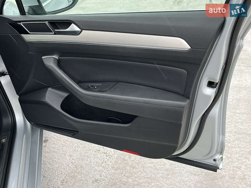 Универсал Volkswagen Passat 2017 в Хмельницком