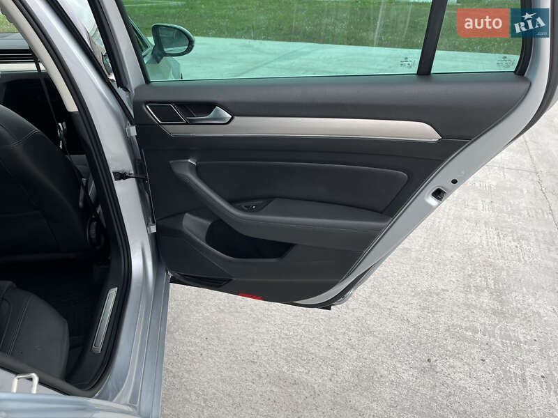 Универсал Volkswagen Passat 2017 в Хмельницком