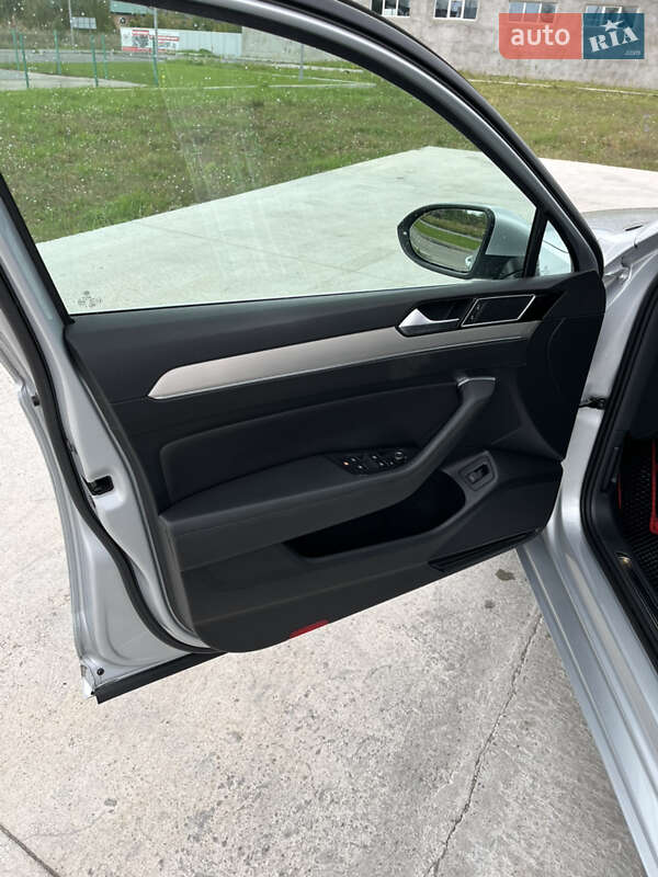 Универсал Volkswagen Passat 2017 в Хмельницком