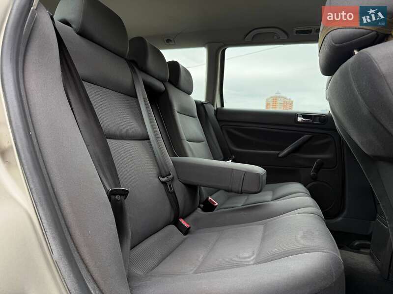Универсал Volkswagen Passat 2004 в Киеве