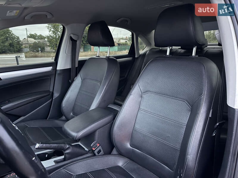 Седан Volkswagen Passat 2012 в Полтаве