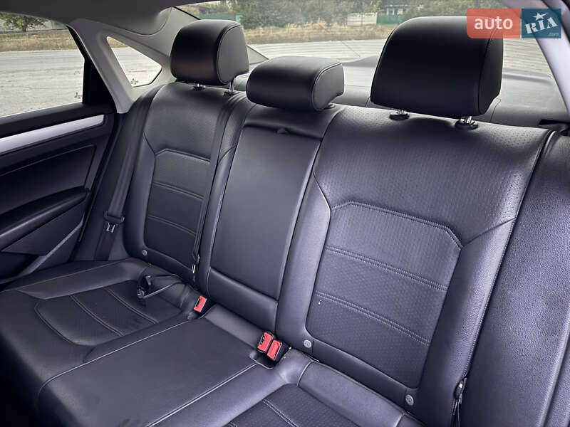 Седан Volkswagen Passat 2012 в Полтаве