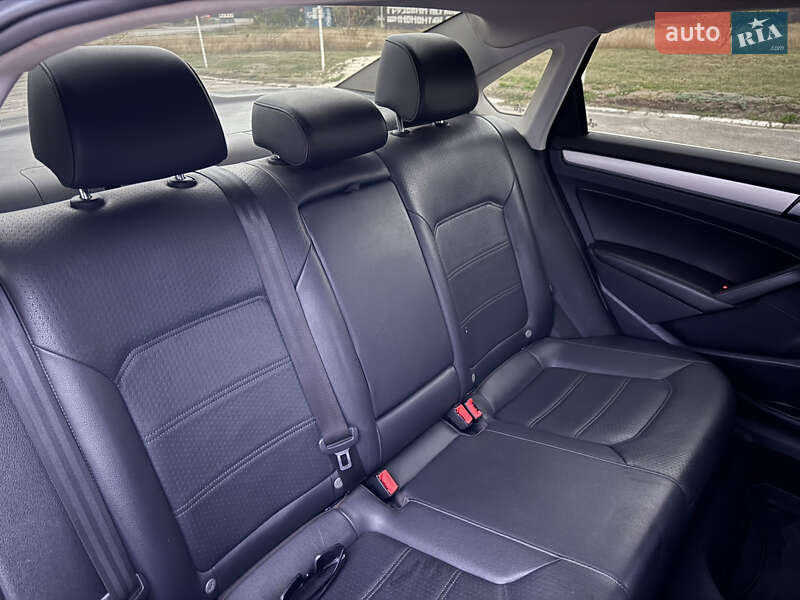 Седан Volkswagen Passat 2012 в Полтаве