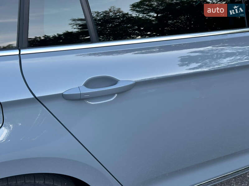 Универсал Volkswagen Passat 2022 в Бориславе