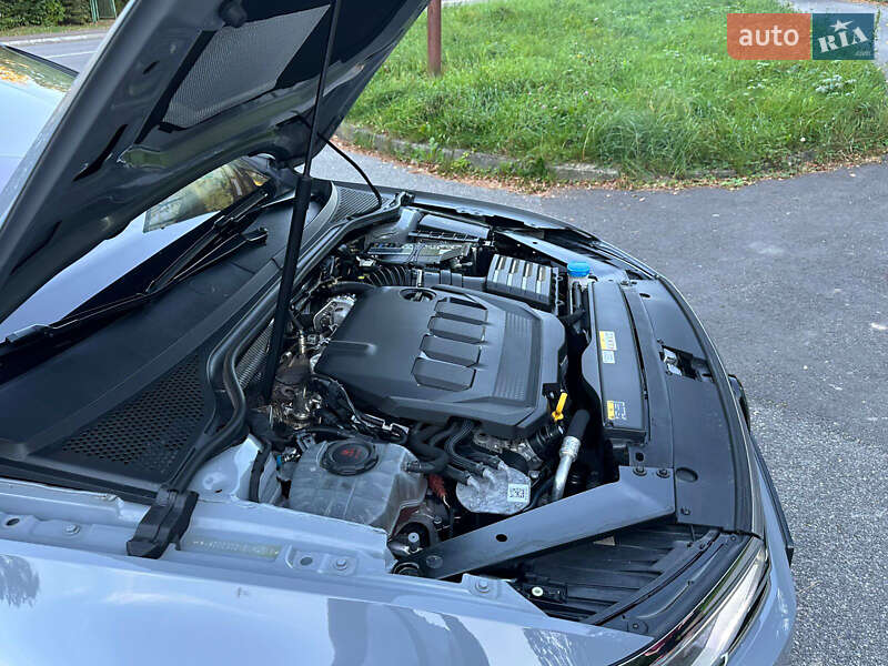 Универсал Volkswagen Passat 2022 в Бориславе