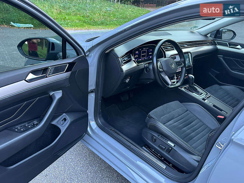 Универсал Volkswagen Passat 2022 в Бориславе